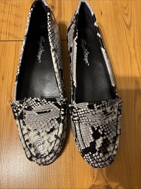 Angel Steps Women’s Snake-Print Loafers in Black and White